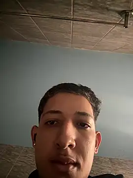 Snapshot of henr1ck23cm chatting on 06-09-26, 01:56 henr1ck23cm online show from 06-09-26, 01:56
