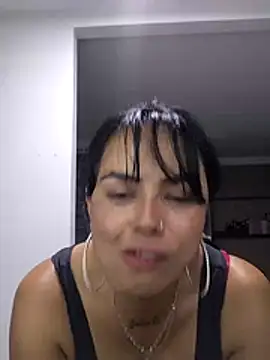 Snapshot of Juanita6908 chatting on 06-11-26, 02:33 Juanita6908 online show from 06-11-26, 02:33