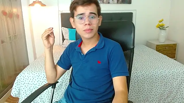 Snapshot of jack__tomas chatting on 06-10-26, 02:29 jack tomas online show from 06-10-26, 02:29