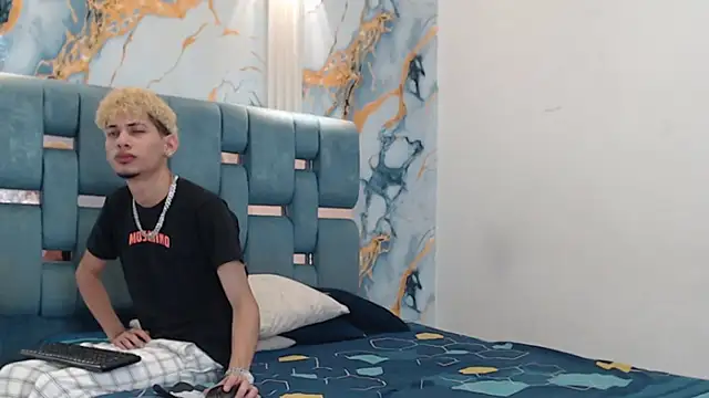 Hot skinny guys online show from 07-01-26, 08:31