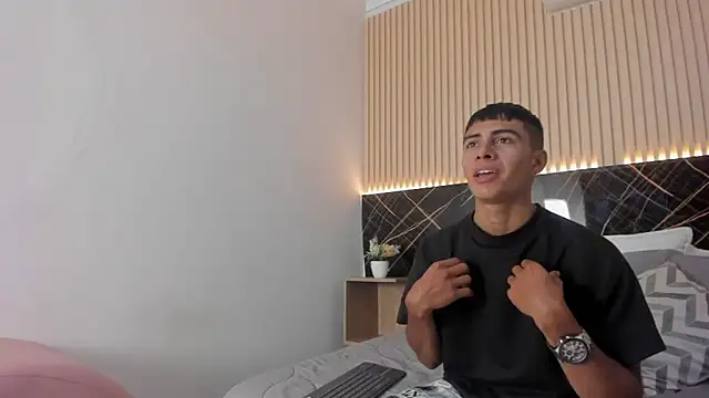 Bruno fox online show from 06-18-26, 07:19