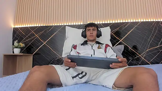 Bruno fox online show from 06-09-26, 07:26