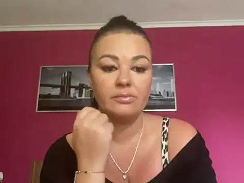 Snapshot of SecretLia69 chatting on 06-11-26, 06:43 SecretLia69 online show from 06-11-26, 06:43