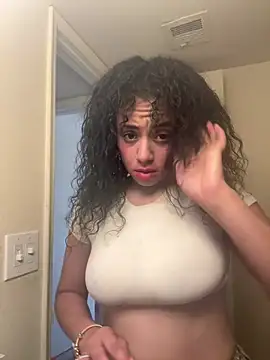 Snapshot of daddyyysbabygirl chatting on 06-11-26, 01:05 daddyyysbabygirl online show from 06-11-26, 01:05