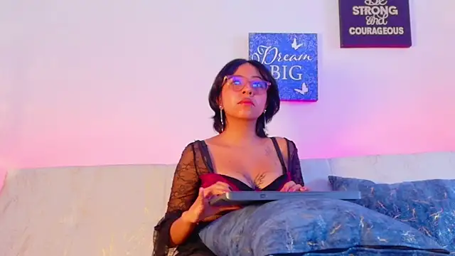 Snapshot of dhalya_roses chatting on 06-12-26, 03:10 dhalya roses online show from 06-12-26, 03:10