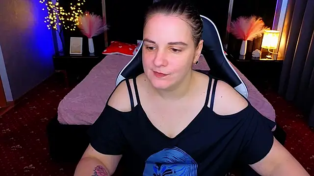 Snapshot of KatrinMilly chatting on 06-16-26, 12:27 KatrinMilly online show from 06-16-26, 12:27