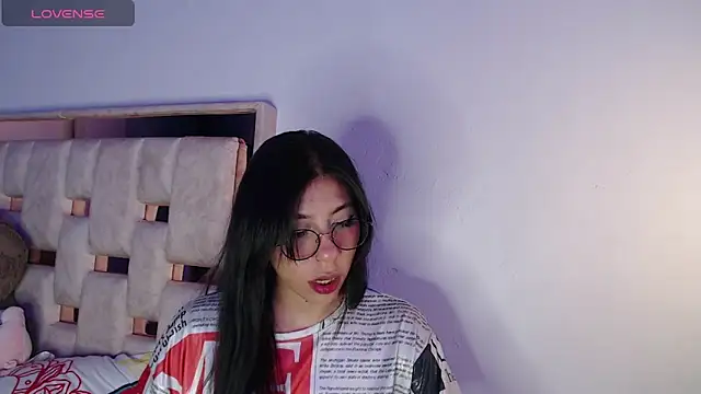 Snapshot of LAILA_GOMEZ1 chatting on 06-13-26, 04:21 LAILA GOMEZ1 online show from 06-13-26, 04:21