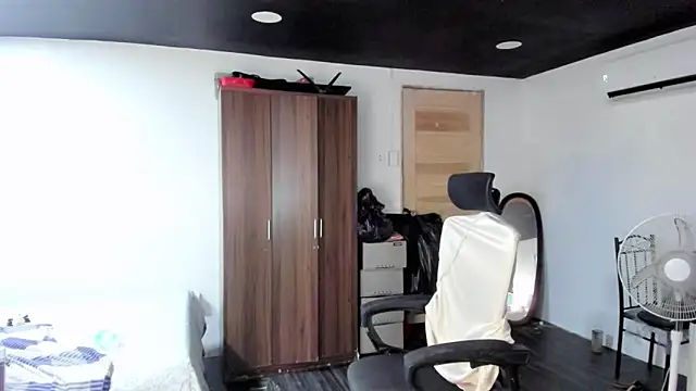 Snapshot of SultryKaye chatting on 06-11-26, 12:54 SultryKaye online show from 06-11-26, 12:54