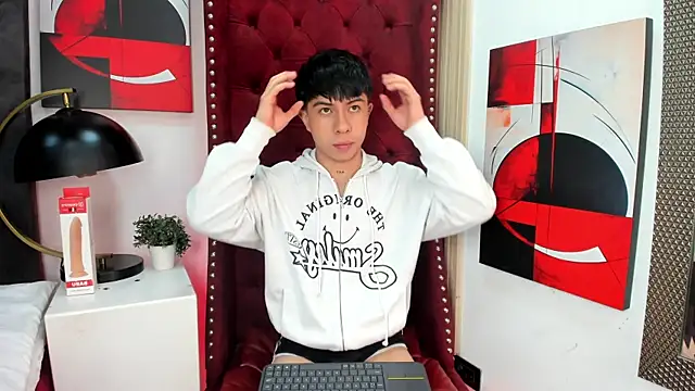 Snapshot of Mathyw_Mont chatting on 06-26-26, 03:56 Mathyw Mont online show from 06-26-26, 03:56