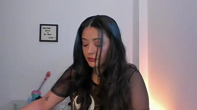 Snapshot of LauraToro_ chatting on 02-24-26, 01:01 LauraToro online show from 02-24-26, 01:01