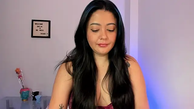 Snapshot of LauraToro_ chatting on 01-19-26, 03:16 LauraToro online show from 01-19-26, 03:16