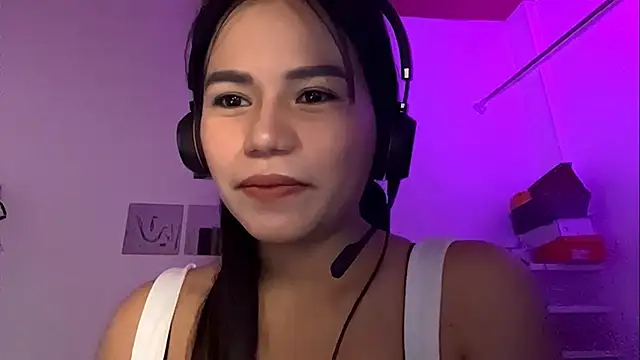 Snapshot of MartiCalvaruso chatting on 06-11-26, 08:33 MartiCalvaruso online show from 06-11-26, 08:33