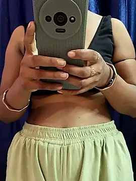 Snapshot of sapna_aura chatting on 07-15-26, 10:28 sapna aura online show from 07-15-26, 10:28