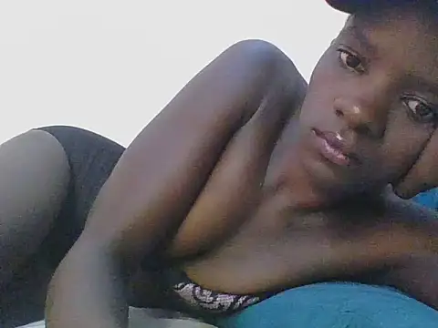 Snapshot of ebonypetite2 chatting on 07-07-26, 03:53 ebonypetite2 online show from 07-07-26, 03:53