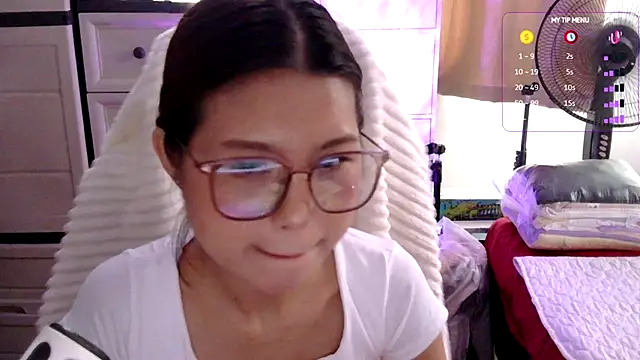 Snapshot of urgrl_portia chatting on 07-24-26, 09:49 urgrl portia online show from 07-24-26, 09:49