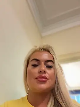 Snapshot of BarbieLeahX chatting on 06-09-26, 11:11 BarbieLeahX online show from 06-09-26, 11:11
