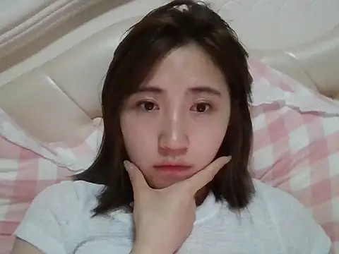 Snapshot of yiyi13 chatting on 06-14-26, 12:06 yiyi13 online show from 06-14-26, 12:06