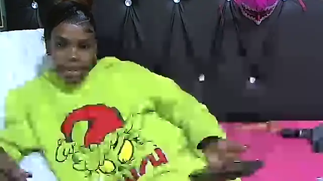 Snapshot of Leandra_2 chatting on 06-26-26, 02:56 Leandra 2 online show from 06-26-26, 02:56