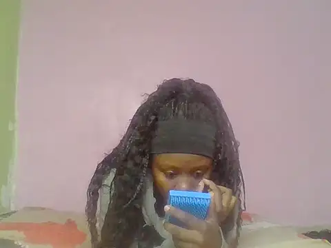 Snapshot of cute_bee chatting on 06-30-26, 02:22 cute bee online show from 06-30-26, 02:22