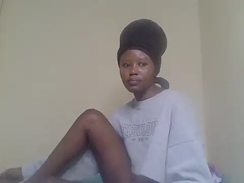 Snapshot of cute_bee chatting on 07-13-26, 11:48 cute bee online show from 07-13-26, 11:48