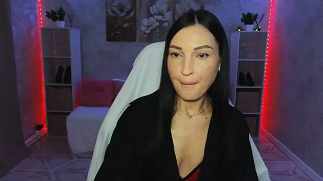 NikoleMills online show from 07-18-26, 06:00