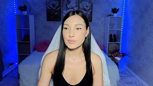 NikoleMills online show from 06-18-26, 07:18