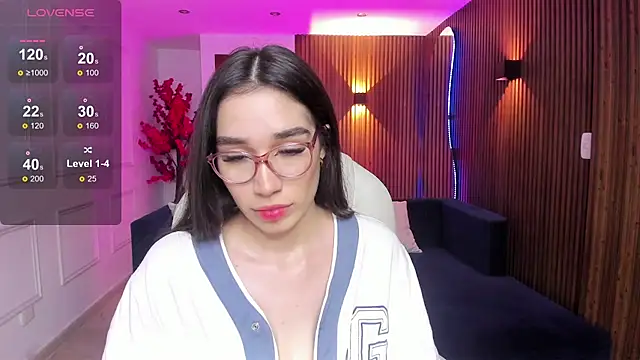 Snapshot of Emma_caarter_ chatting on 06-30-26, 04:12 Emma caarter online show from 06-30-26, 04:12