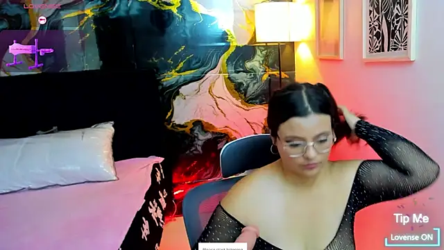 Snapshot of Miss_Kloee chatting on 07-12-26, 12:28 Miss Kloee online show from 07-12-26, 12:28