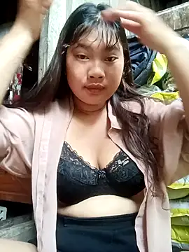 Snapshot of Emelyzz chatting on 07-19-26, 02:09 Emelyzz online show from 07-19-26, 02:09
