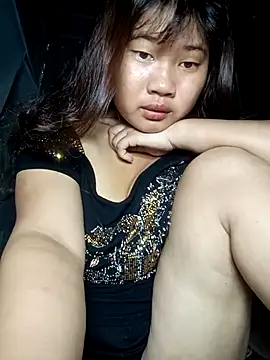 Snapshot of Emelyzz chatting on 07-12-26, 11:05 Emelyzz online show from 07-12-26, 11:05