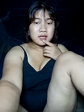 Snapshot of Emelyzz chatting on 06-21-26, 03:18 Emelyzz online show from 06-21-26, 03:18