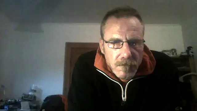 Snapshot of Greg0ri73 chatting on 06-11-26, 02:53 Greg0ri73 online show from 06-11-26, 02:53