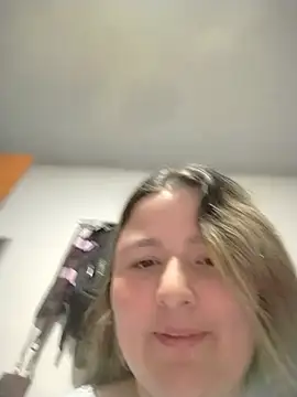 Snapshot of KatBennett chatting on 07-19-26, 01:58 KatBennett online show from 07-19-26, 01:58