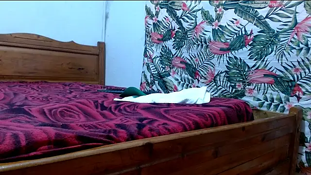 Snapshot of mia19small chatting on 06-23-26, 05:55 mia19small online show from 06-23-26, 05:55