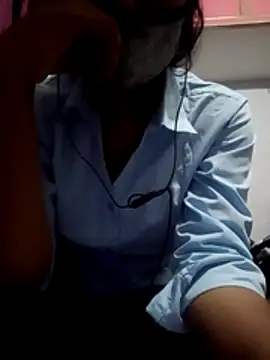Snapshot of Virgin_girl_001 chatting on 06-10-26, 05:19 Virgin girl 001 online show from 06-10-26, 05:19
