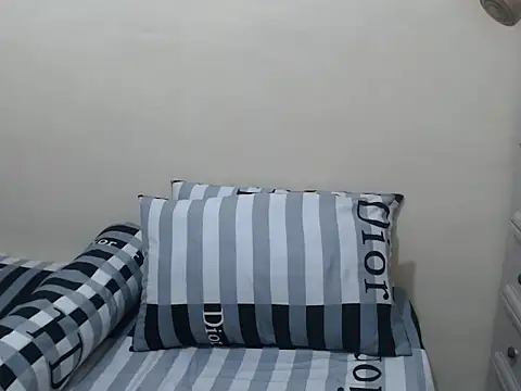 Snapshot of GorgeousPinay_x chatting on 06-19-26, 04:40 GorgeousPinay x online show from 06-19-26, 04:40