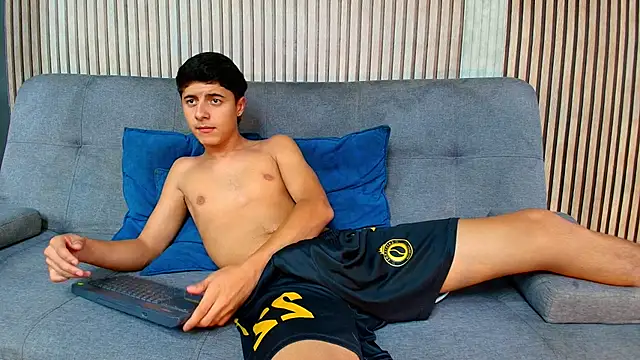 Justin ortiz online show from 06-12-26, 07:00