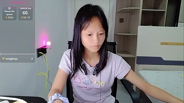 Snapshot of xiaoyu-22 chatting on 06-10-26, 08:15 xiaoyu-22 online show from 06-10-26, 08:15