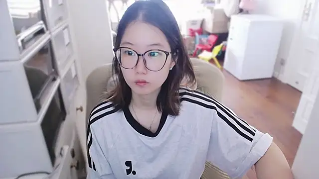 Snapshot of xiaoxiong-99 chatting on 06-12-26, 06:55 xiaoxiong-99 online show from 06-12-26, 06:55