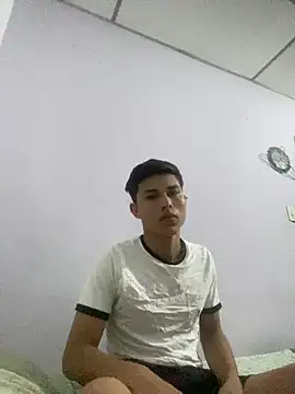 Snapshot of Antoni150906 chatting on 06-11-26, 07:05 Antoni150906 online show from 06-11-26, 07:05