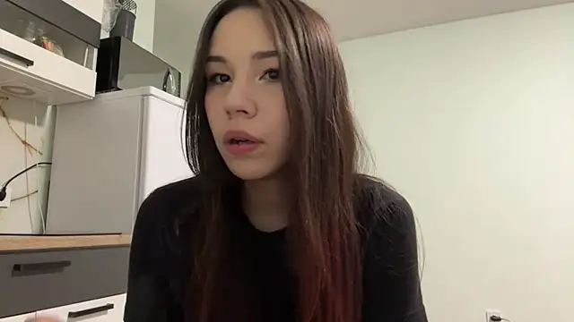 Snapshot of HotGirlMilla chatting on 06-25-26, 06:24 HotGirlMilla online show from 06-25-26, 06:24