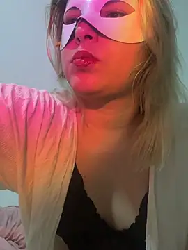 Snapshot of julybri chatting on 06-11-26, 03:25 julybri online show from 06-11-26, 03:25