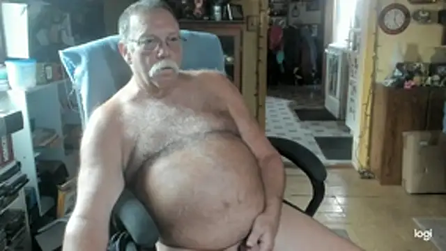 Snapshot of bcgc1962 chatting on 06-10-26, 04:30 bcgc1962 online show from 06-10-26, 04:30