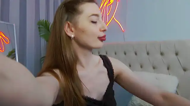 Snapshot of NicolSkye chatting on 06-12-26, 01:53 NicolSkye online show from 06-12-26, 01:53