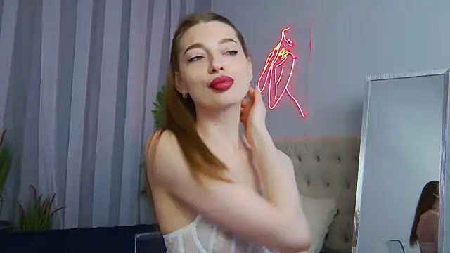 Snapshot of NicolSkye chatting on 06-15-26, 02:39 NicolSkye online show from 06-15-26, 02:39