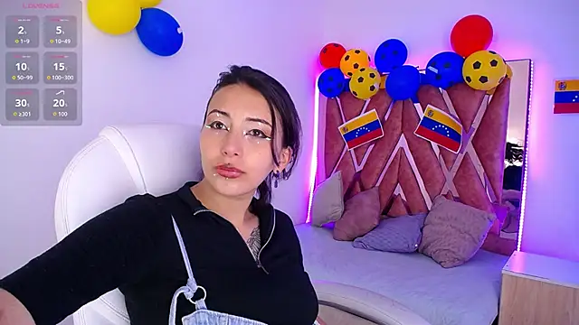 Snapshot of Camiila__1 chatting on 06-25-26, 11:37 Camiila 1 online show from 06-25-26, 11:37