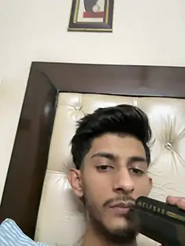 Snapshot of ronnnnn718 chatting on 06-19-26, 01:50 ronnnnn718 online show from 06-19-26, 01:50