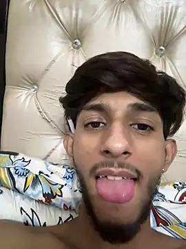 Snapshot of ronnnnn718 chatting on 07-17-26, 11:24 ronnnnn718 online show from 07-17-26, 11:24