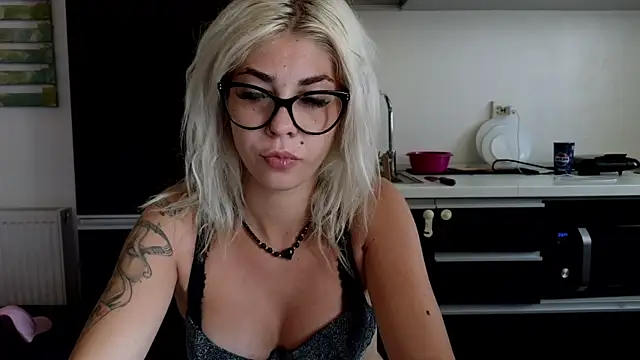 Sarahcamsx online show from 07-17-26, 08:22
