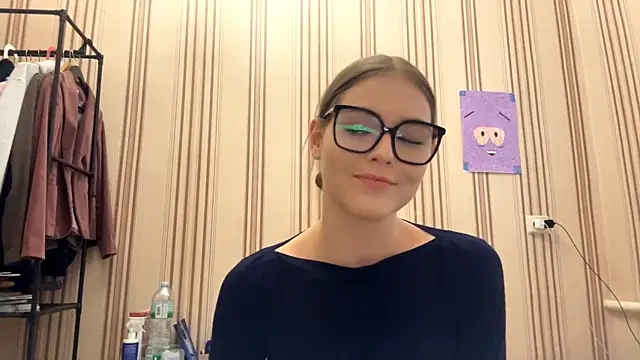 MiaWonderind online show from 06-17-26, 02:16